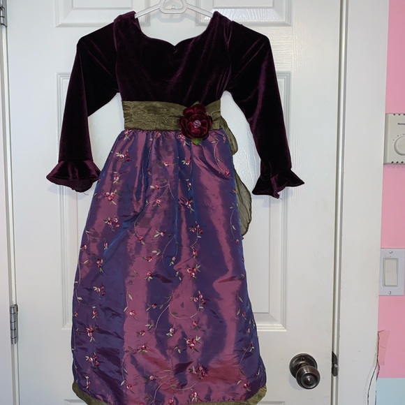 Plum purple dress with embroidered flowers - Picture 3 of 11